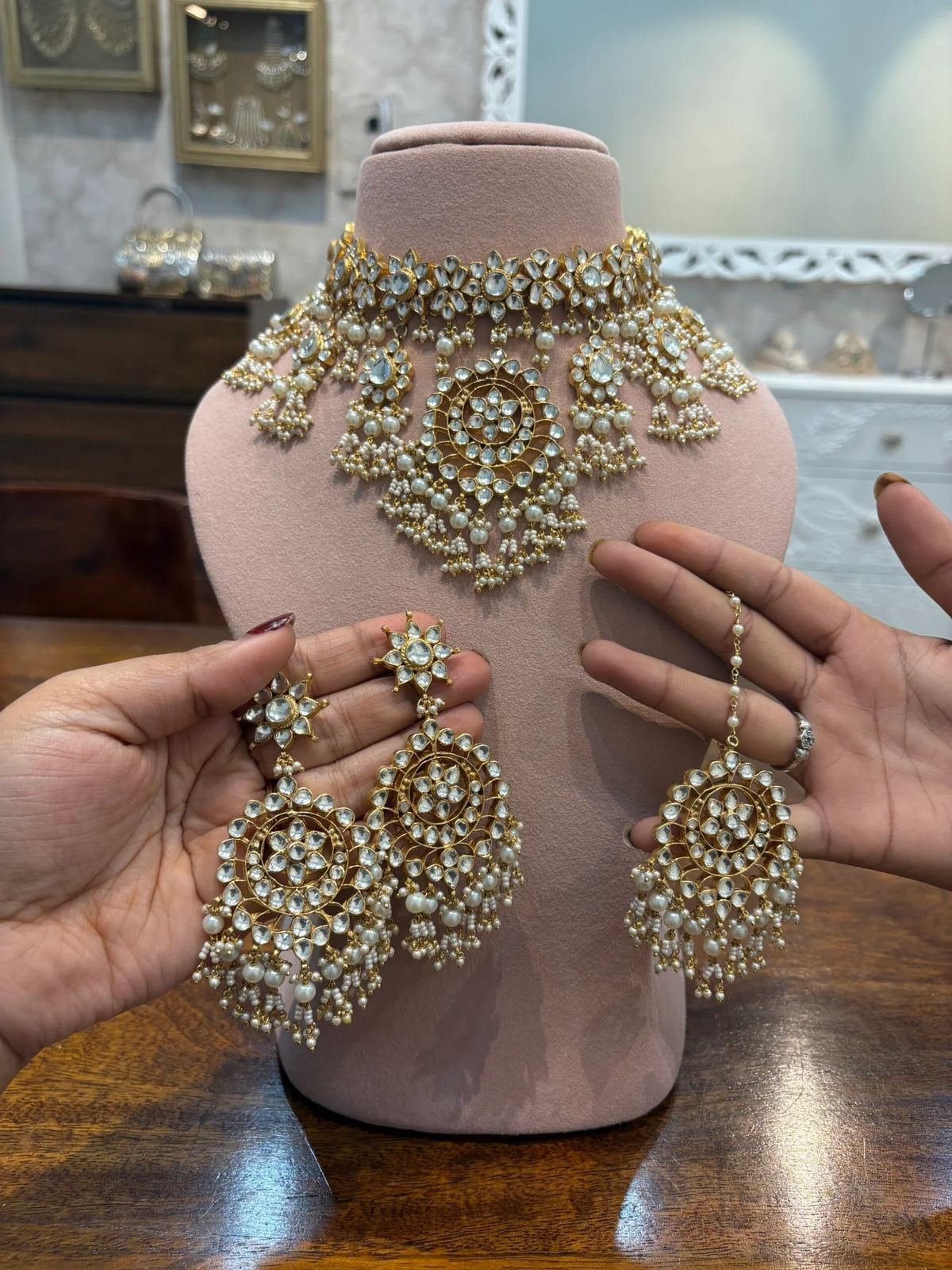 Kundan choker set on display bust