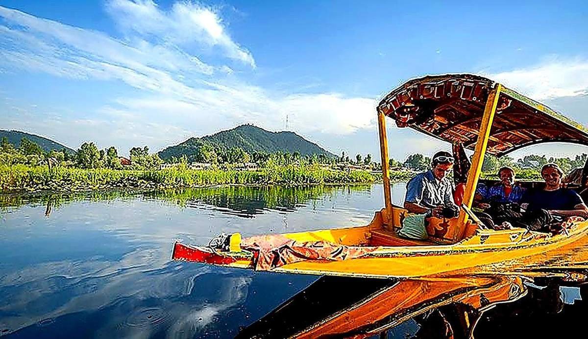 Shikara boat ride on Dal Lake, Kashmir tour package by Awadh Travels, travel agent Lucknow