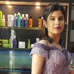Didis Beauty Parlour staff at product shelf with Loreal products