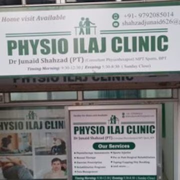 Physio Ilaj Clinic signboard on Sitapur Road listing physiotherapy services