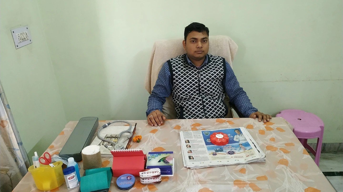 Physiotherapist at the consultation desk of Prabha Physiotherapy Centre, Gomti Nagar