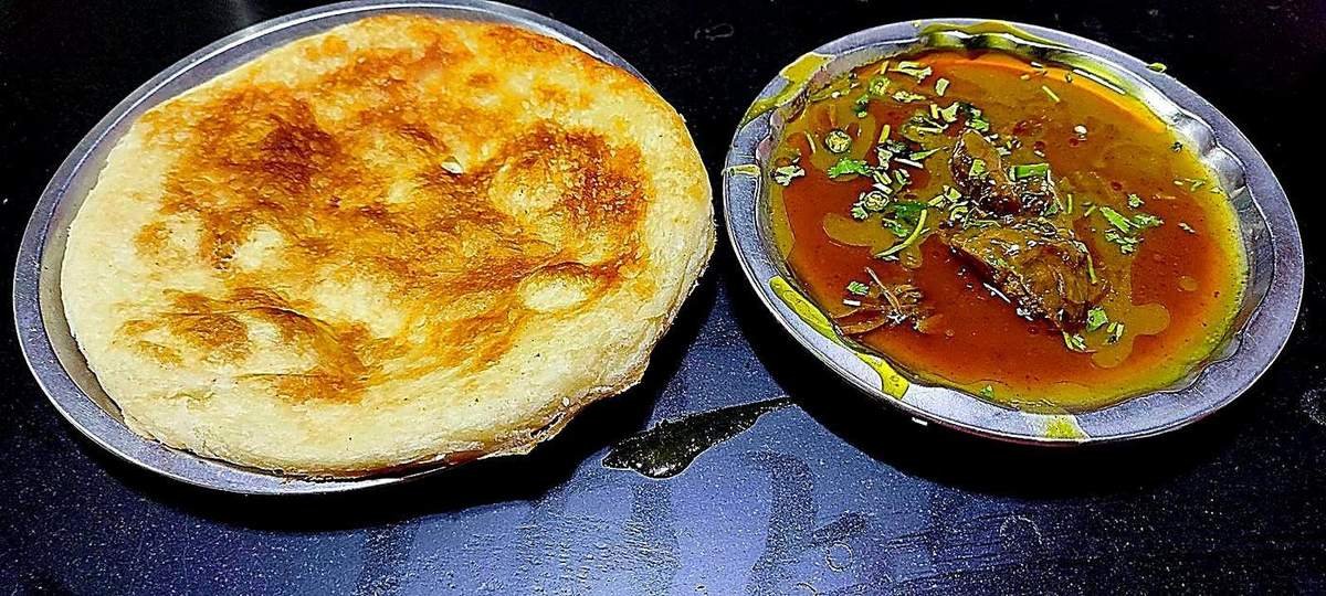 Kulcha with nihari bowl, Lucknow Mughlai food