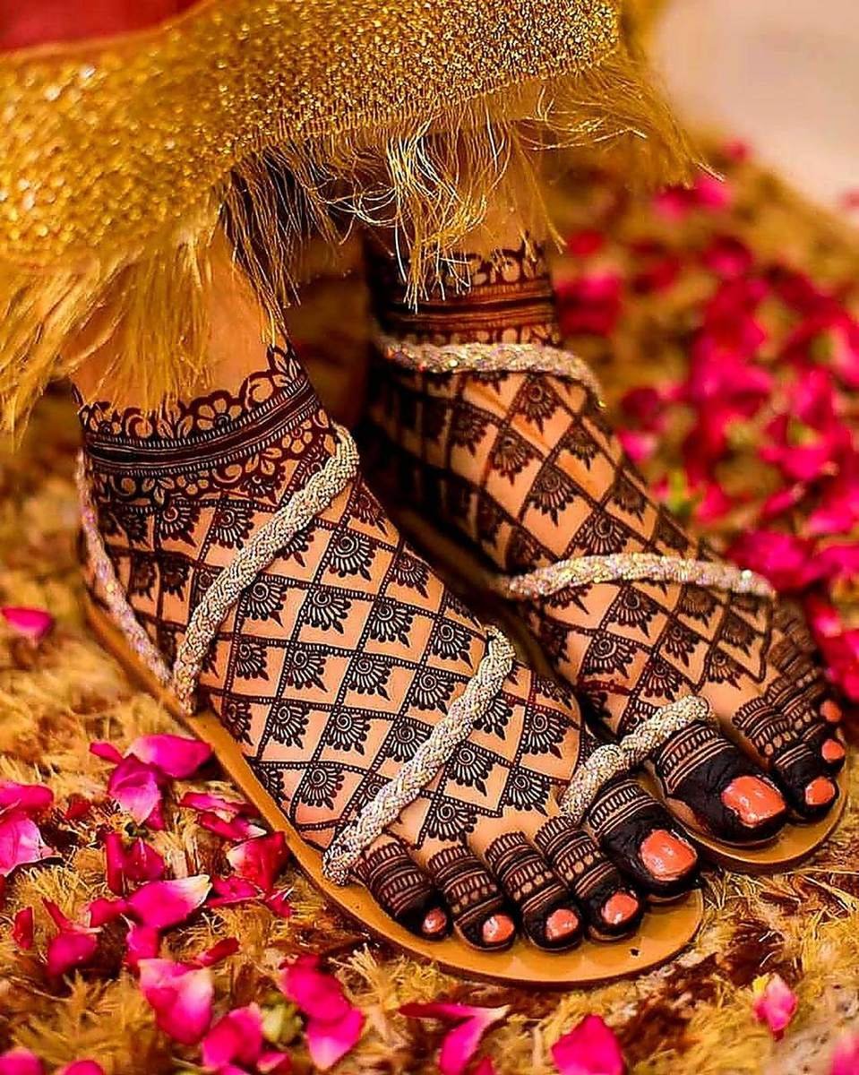 Bridal leg mehndi with sandals and rose petals