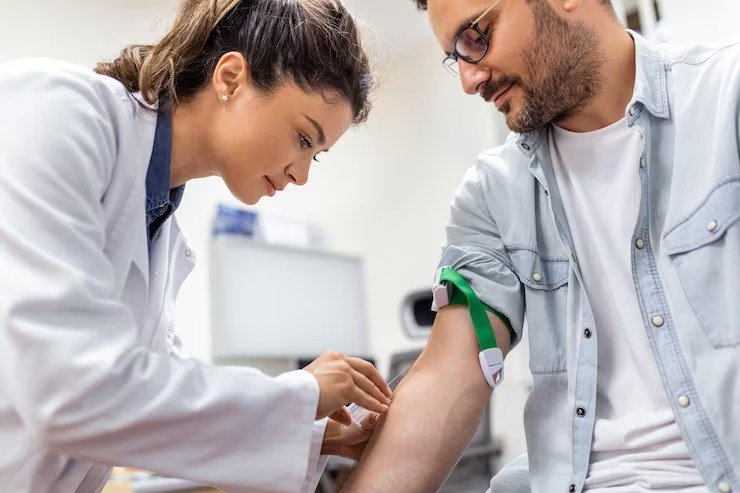 Phlebotomist collecting a blood sample at SAFAL Diagnostic Centre, LDA Colony, Lucknow