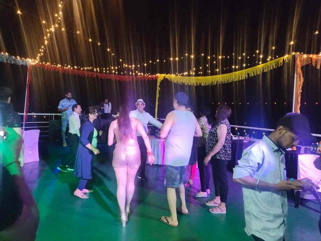 Group cruise party event photo, family group tour by Yarana Tours, Lucknow travel agent